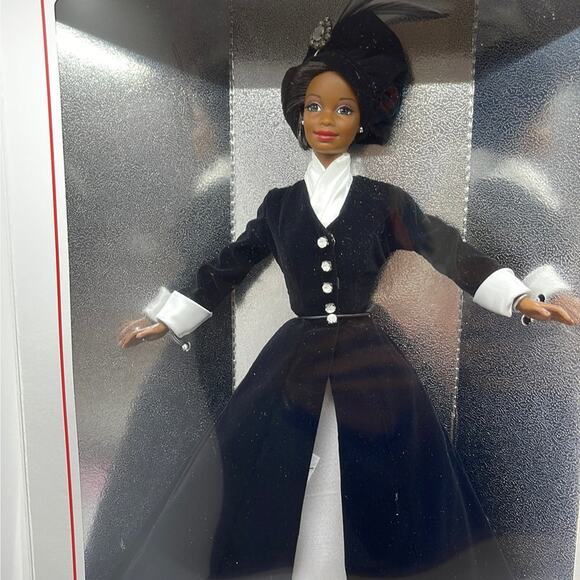 Mattel 1997 Romantic Interlude Barbie Classique Collection #17137 - Picture 2 of 9